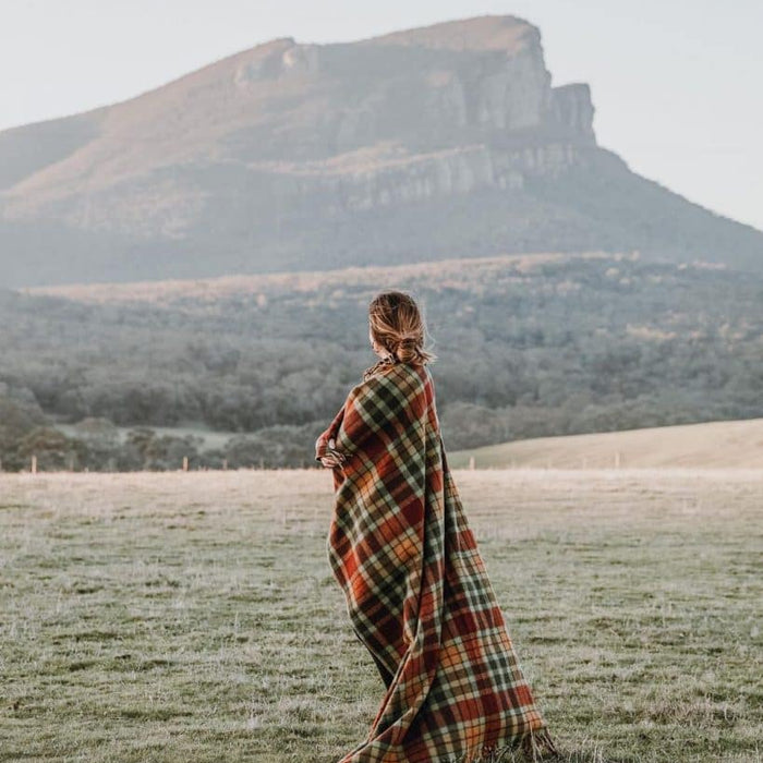 The History of Traditional Tartan Blankets And Picnic Rugs